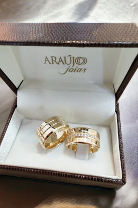 Aliança de Casamento eu Ouro 18K com 25 gramas de Ouro o Par AJC 003