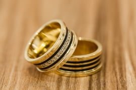 Aliança de casamento em ouro 18K 750 e madeira  Exuberance - Valor Unitário