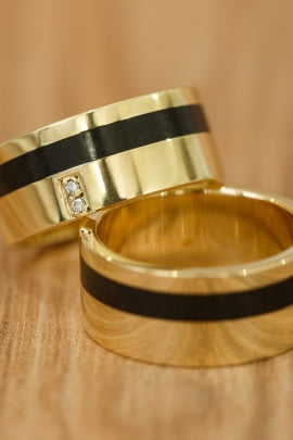 Aliança de casamento em ouro 18K 750 e madeira  Uno
