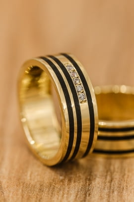 Aliança de casamento em ouro 18K 750 e madeira  Requinte